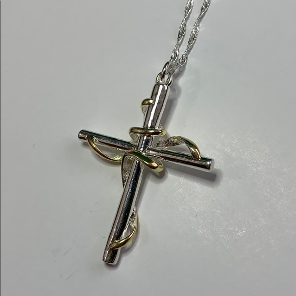 Sterling Silver Cross on Chain - Picture 3 of 8